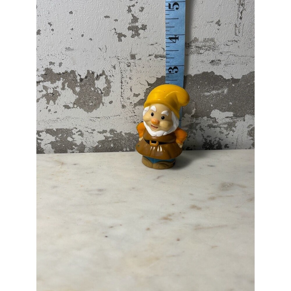 Fisher-Price Little People Disney Snow White and the Seven Dwarfs Dwarf Figure